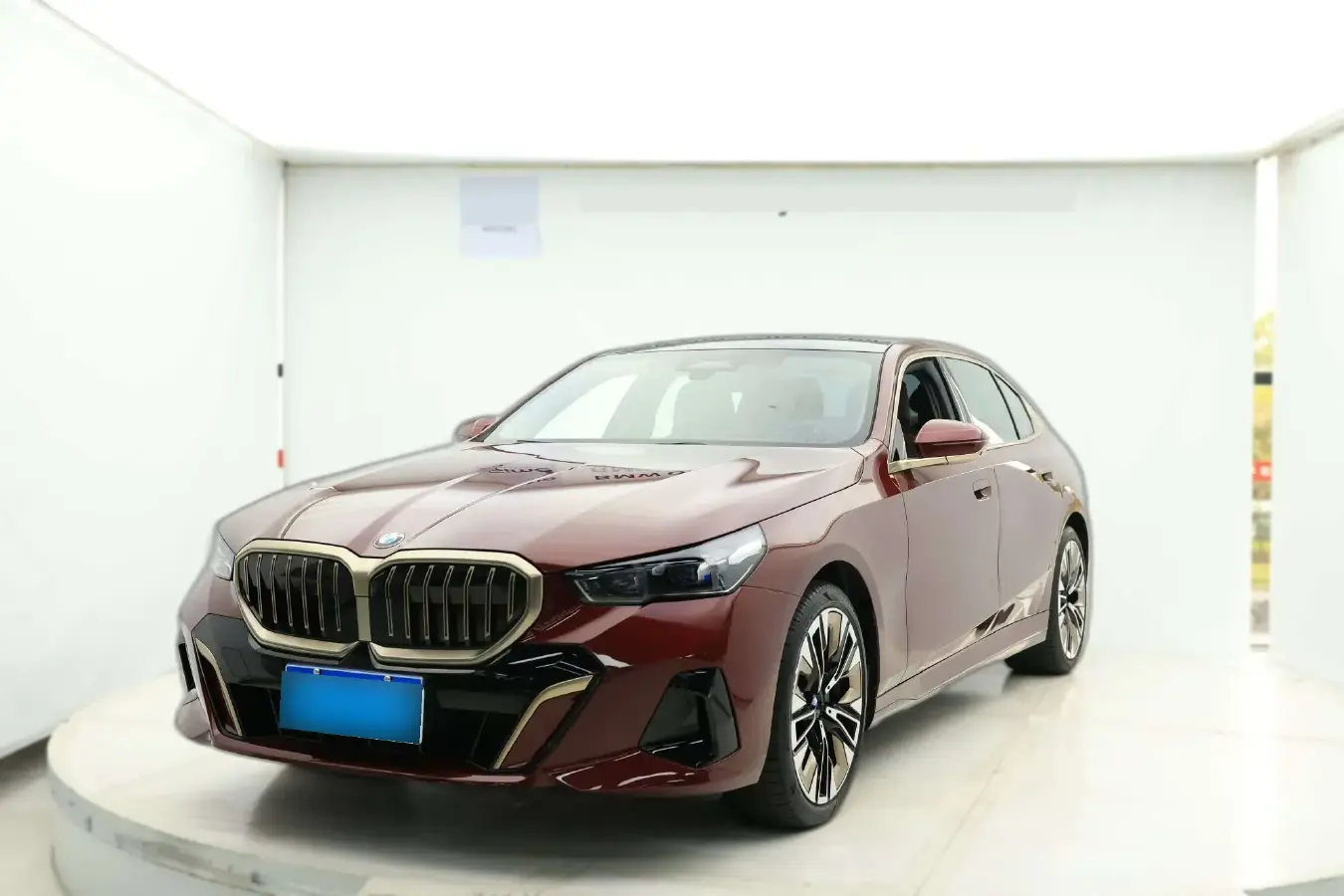 2024 BMW 5 Series 2.0T 258HP L4 8AT