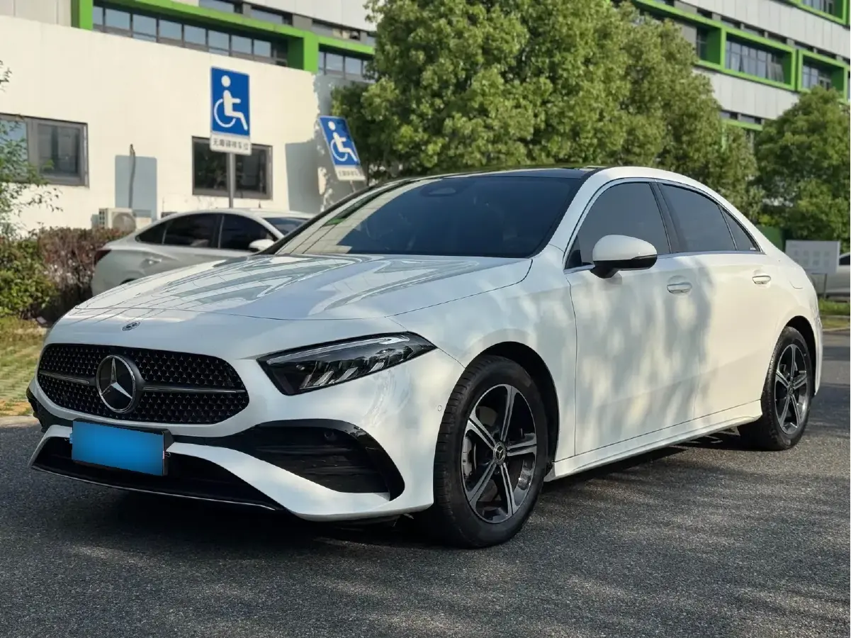 2025 Mercedes-Benz A Class 1.3T 163HP L4 7DCT
