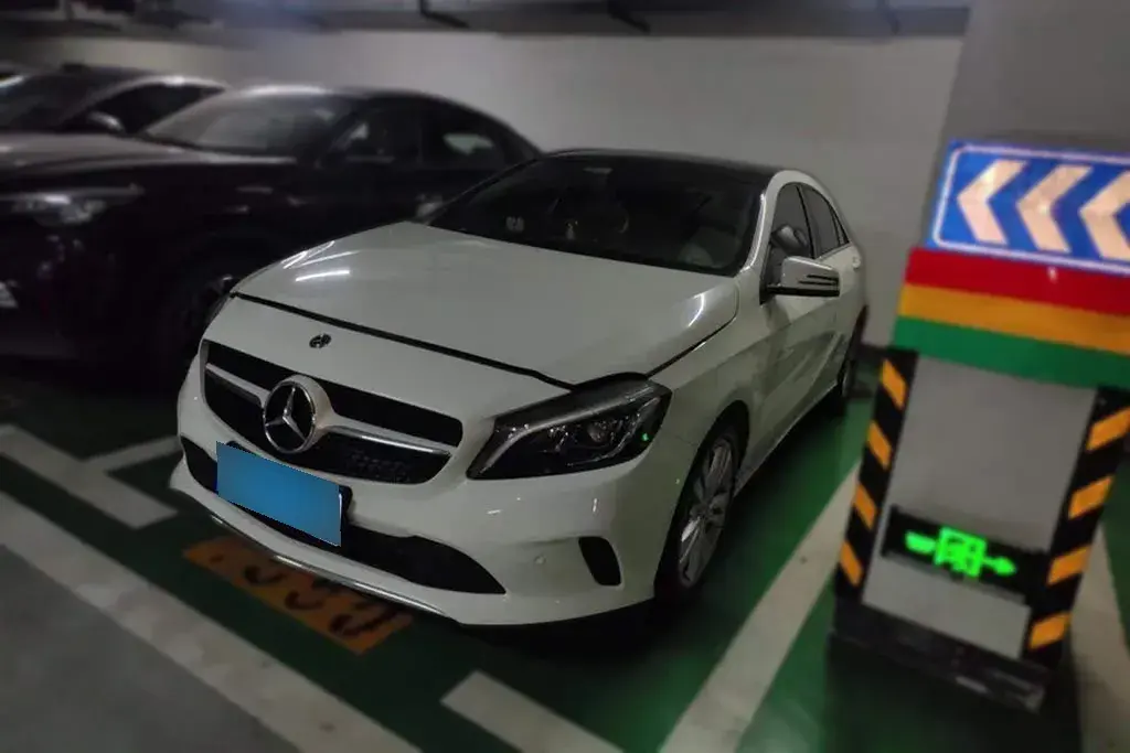 2017 Mercedes-Benz A Class 1.6T 156HP L4 7DCT