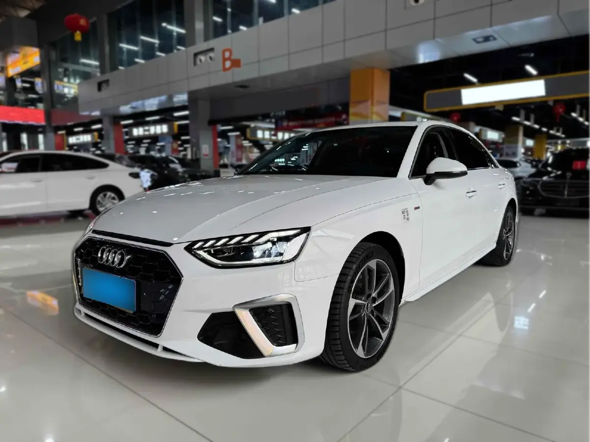 2022 Audi A4L 2.0T 190HP L4 7DCT