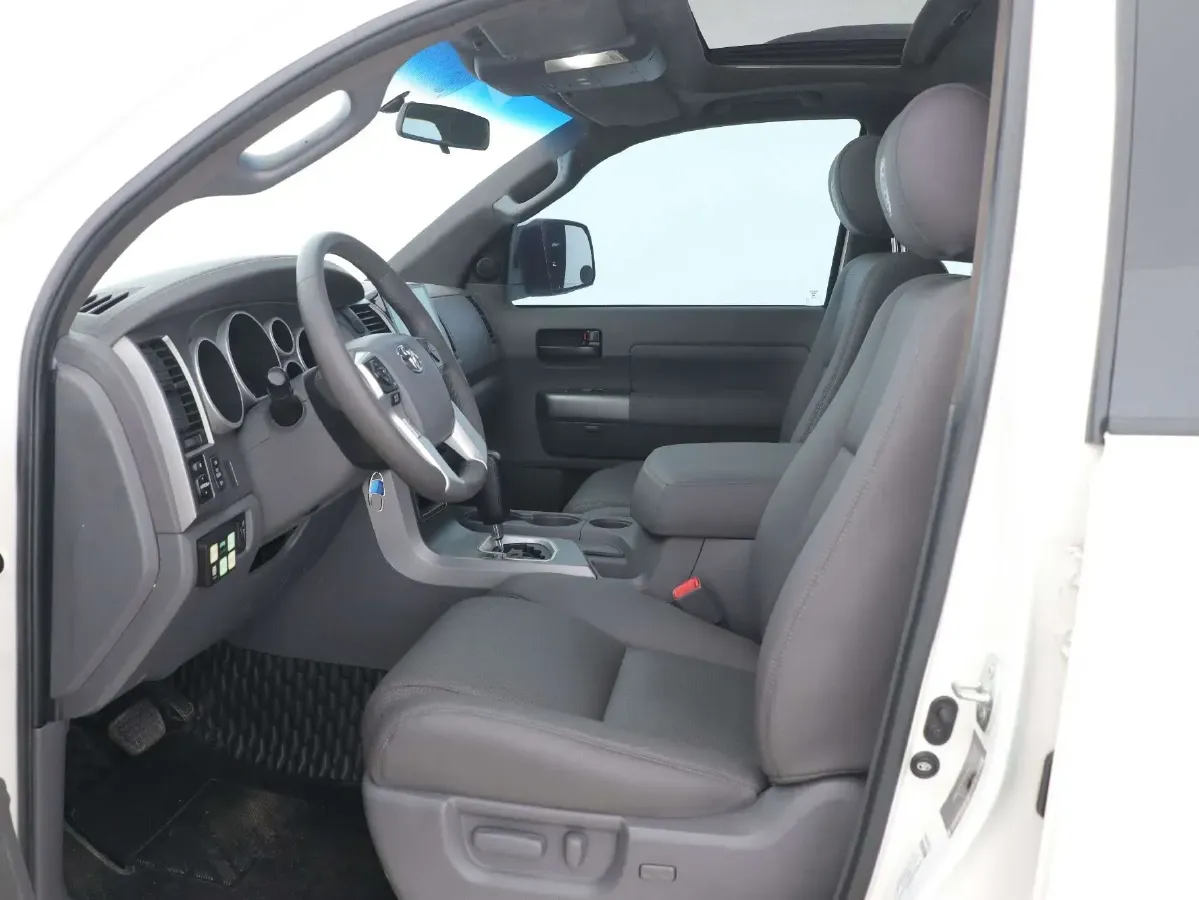 2014 Toyota Tundra 5.7L 386HP V8 6AT,autocango,china used car exporter,china ev exporter,chinese used car exporter,chinese used ev exporter