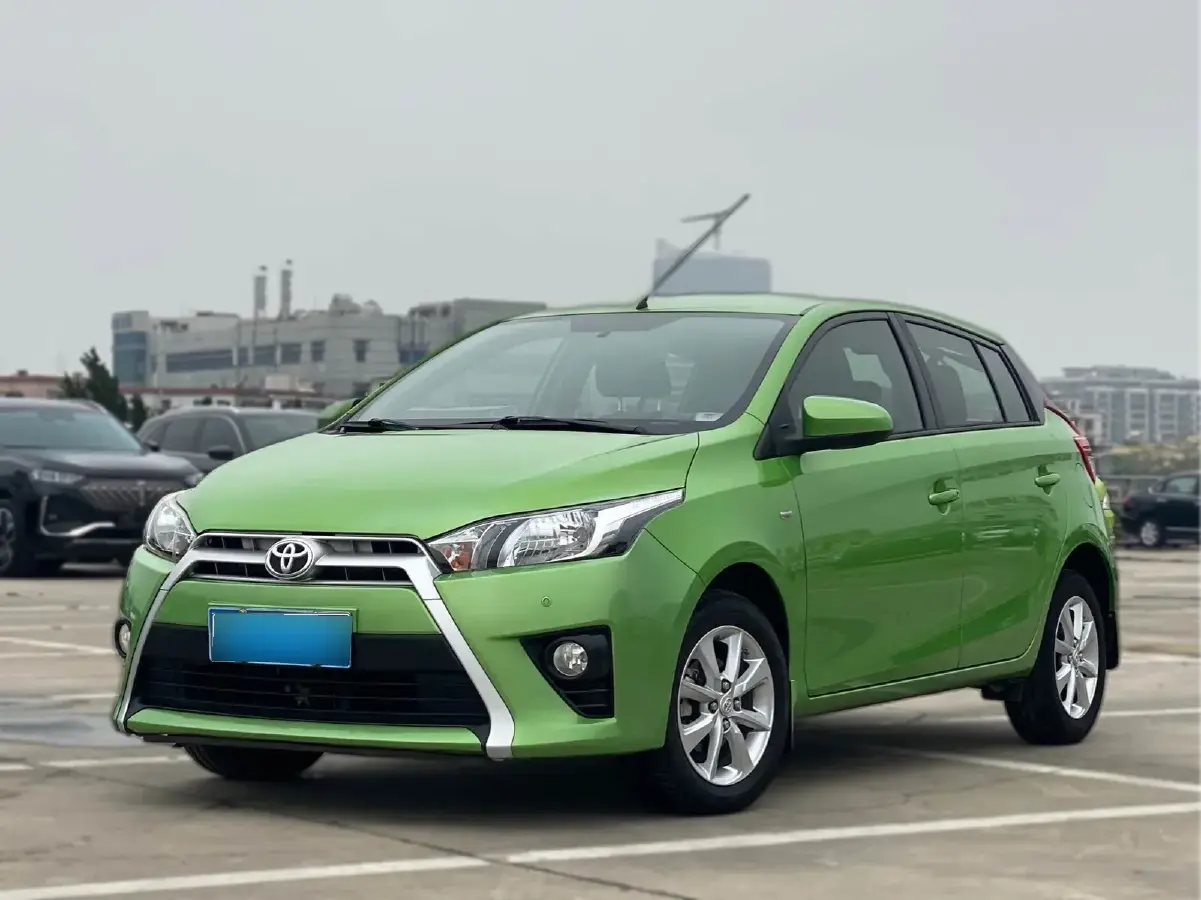 2014 Toyota Yaris L 1.5L 107HP L4 4AT