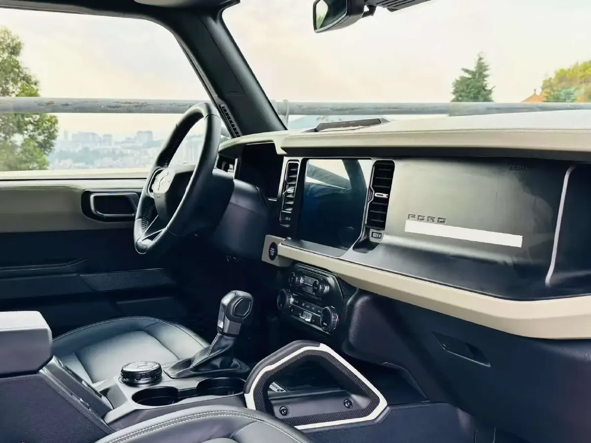 2024 Ford Bronco 2.3T 275HP L4 10AT,autocango,china used car exporter,china ev exporter,chinese used car exporter,chinese used ev exporter