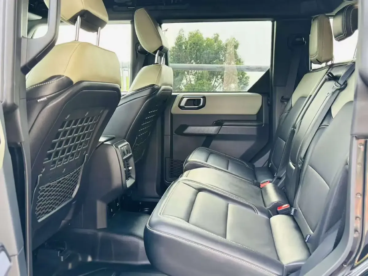 2024 Ford Bronco 2.3T 275HP L4 10AT,autocango,china used car exporter,china ev exporter,chinese used car exporter,chinese used ev exporter