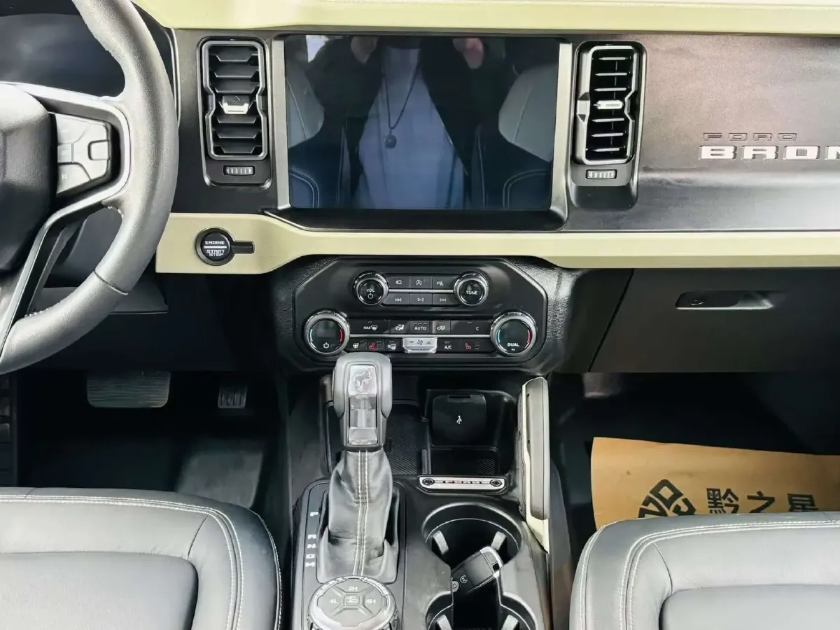 2024 Ford Bronco 2.3T 275HP L4 10AT,autocango,china used car exporter,china ev exporter,chinese used car exporter,chinese used ev exporter