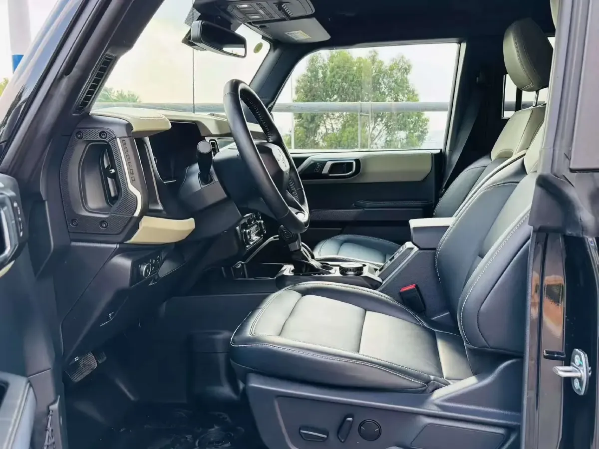 2024 Ford Bronco 2.3T 275HP L4 10AT,autocango,china used car exporter,china ev exporter,chinese used car exporter,chinese used ev exporter