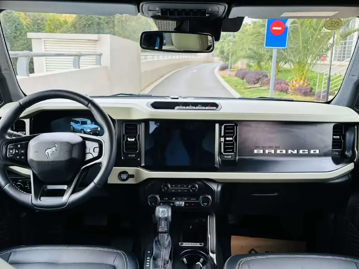 2024 Ford Bronco 2.3T 275HP L4 10AT,autocango,china used car exporter,china ev exporter,chinese used car exporter,chinese used ev exporter