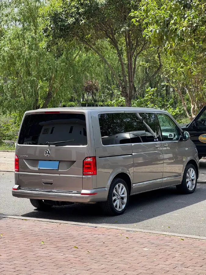 2018 Volkswagen Multivan 2.0T 204HP L4 7DCT,autocango,china used car exporter,china ev exporter,chinese used car exporter,chinese used ev exporter