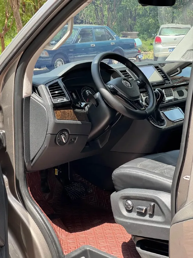 2018 Volkswagen Multivan 2.0T 204HP L4 7DCT,autocango,china used car exporter,china ev exporter,chinese used car exporter,chinese used ev exporter