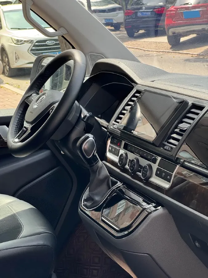 2018 Volkswagen Multivan 2.0T 204HP L4 7DCT,autocango,china used car exporter,china ev exporter,chinese used car exporter,chinese used ev exporter