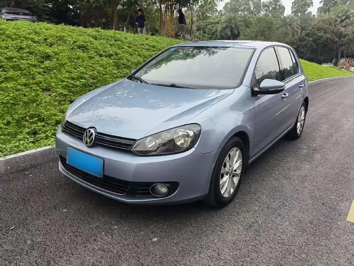 2012 Volkswagen Golf 1.6L 105HP L4 6AT