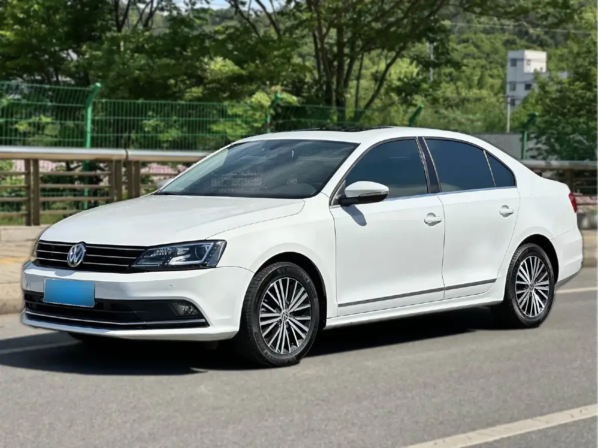 2017 Volkswagen Sagitar 1.4T 131HP L4 5MT