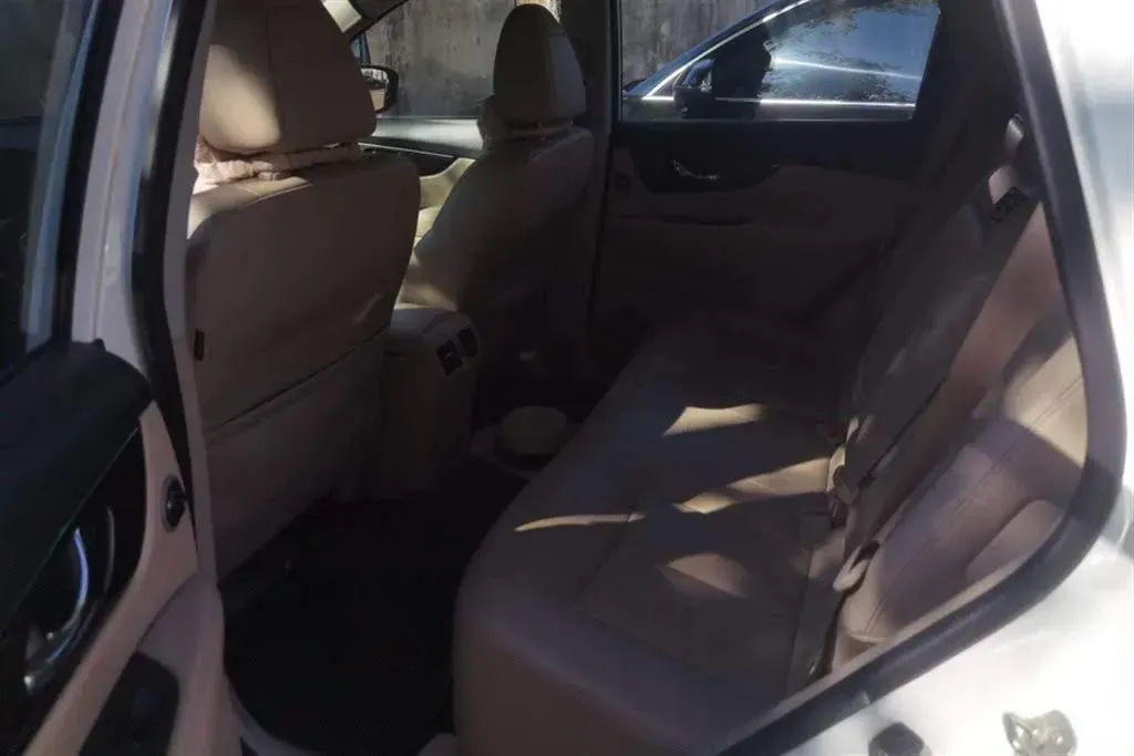 2017 Nissan X-Trail 2.0L 150HP L4 CVT,autocango,china used car exporter,china ev exporter,chinese used car exporter,chinese used ev exporter