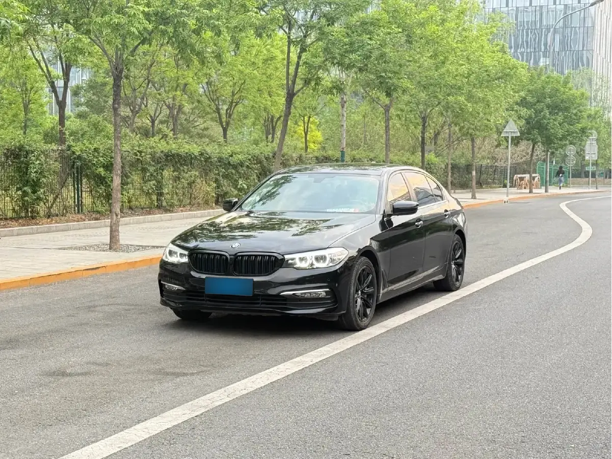 2018 BMW 5 Series 3.0T 340HP L6 8AT