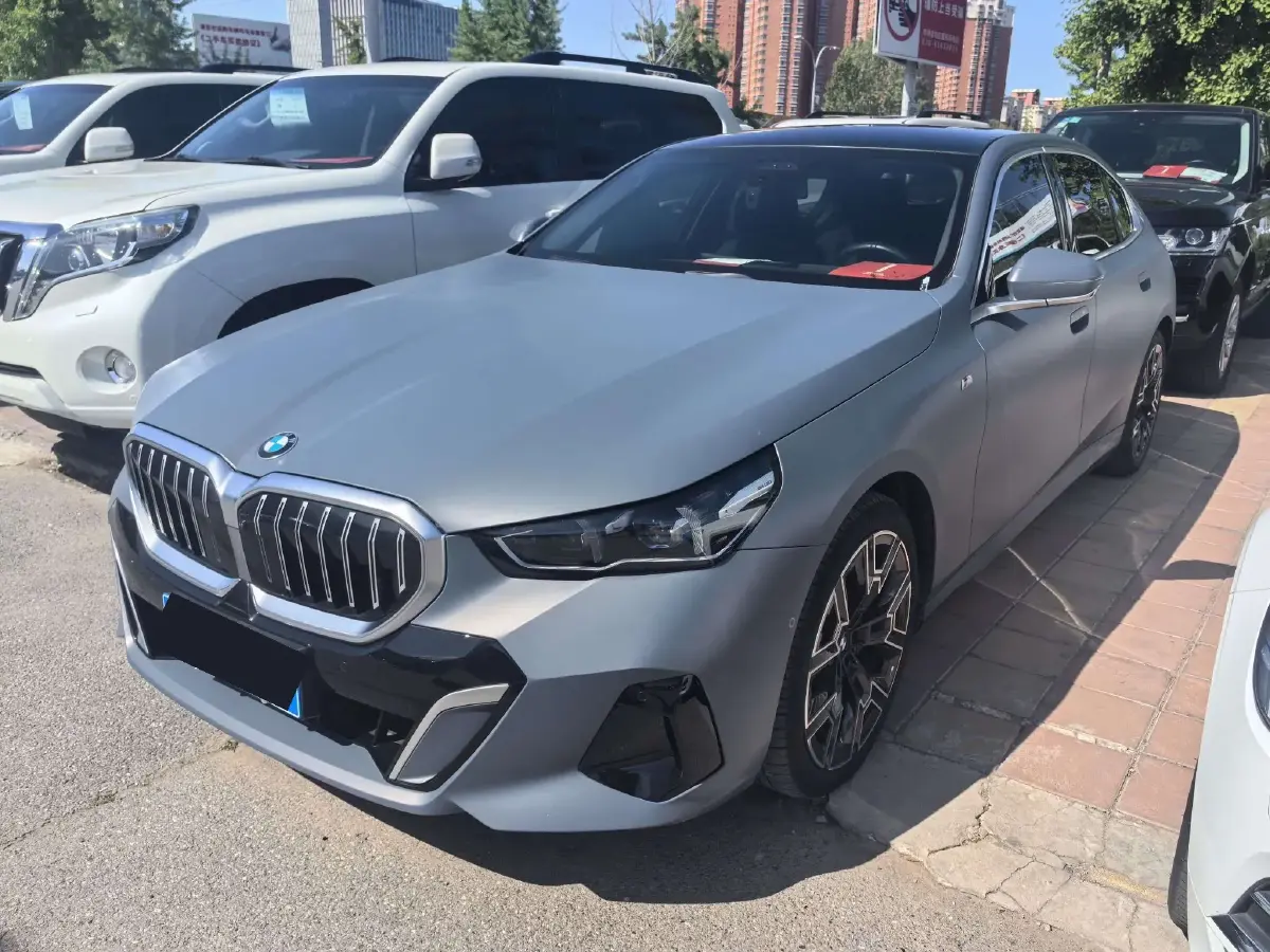 2024 BMW 5 Series 2.0T 258HP L4 8AT