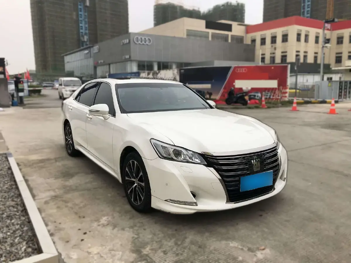 2018 Toyota Crown 2.0T 235HP L4 8AT
