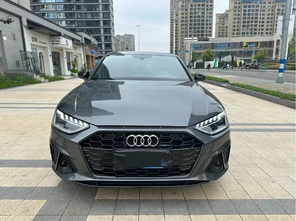 2022 Audi A4L 2.0T 190HP L4 7DCT