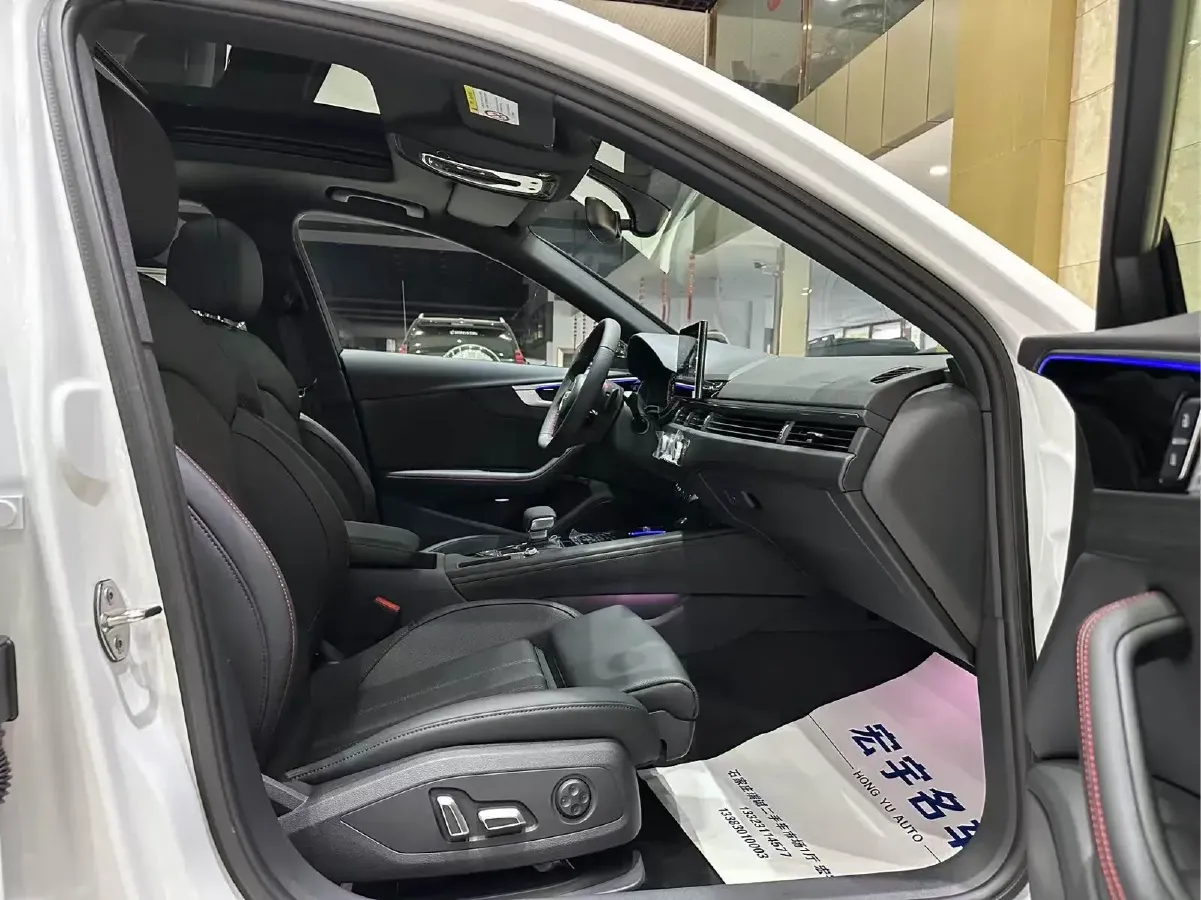 2025 Audi A4L 2.0T 190HP L4 7DCT,autocango,china used car exporter,china ev exporter,chinese used car exporter,chinese used ev exporter