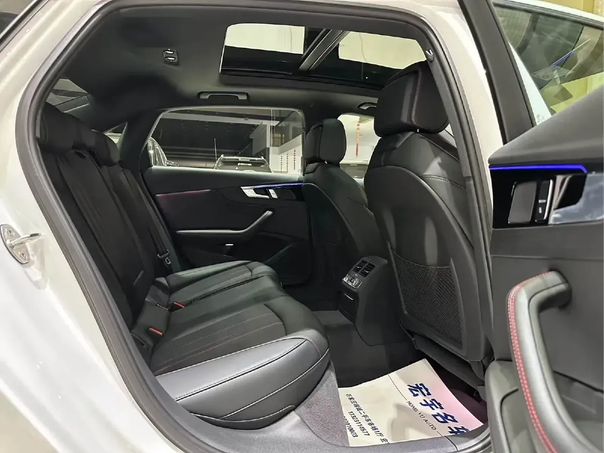 2025 Audi A4L 2.0T 190HP L4 7DCT,autocango,china used car exporter,china ev exporter,chinese used car exporter,chinese used ev exporter