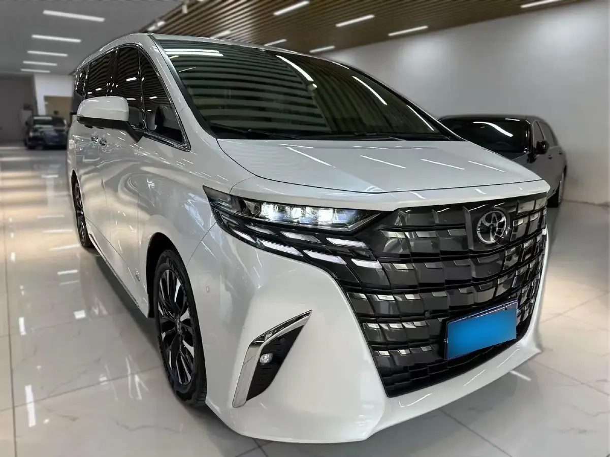 2024 Toyota Alphard 2.5L 190HP L4 E-CVT Hybrid