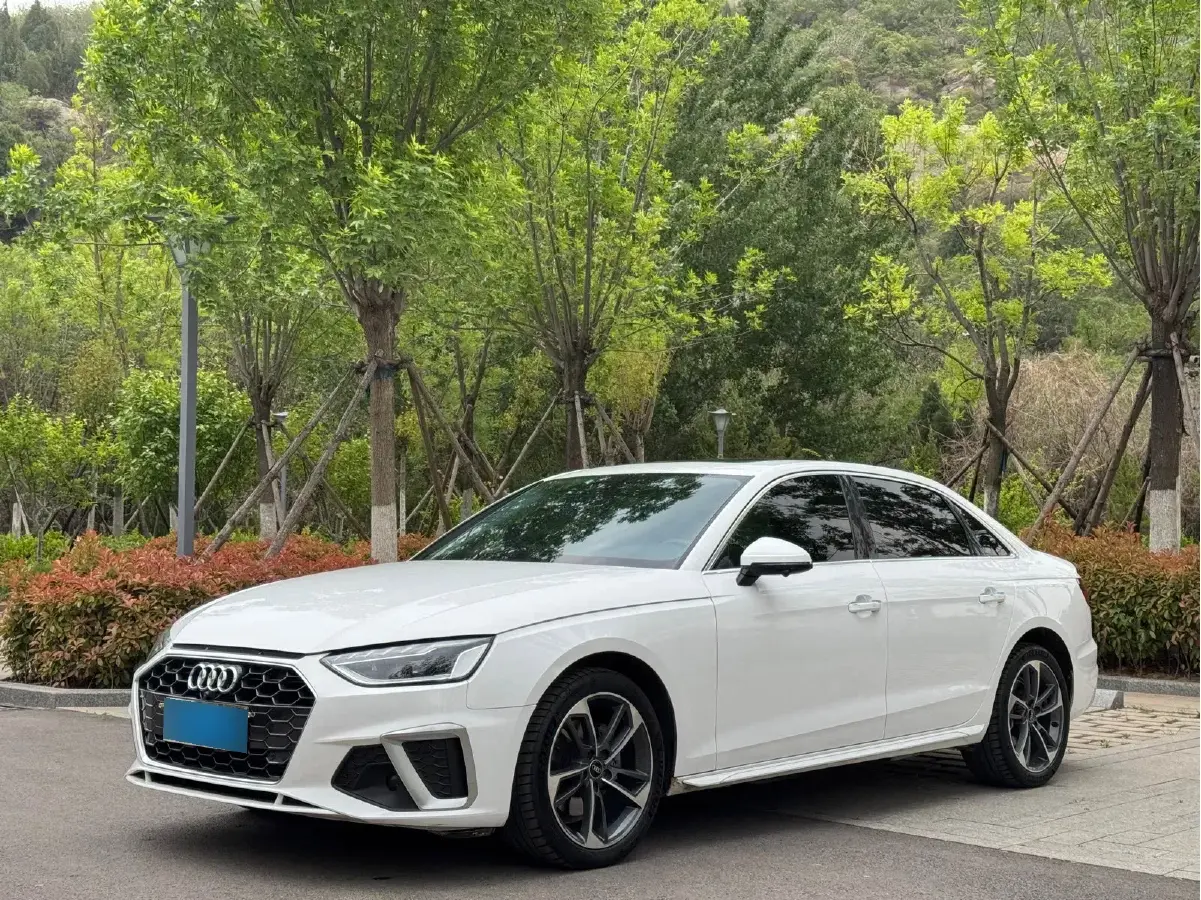 2022 Audi A4L 2.0T 190HP L4 7DCT