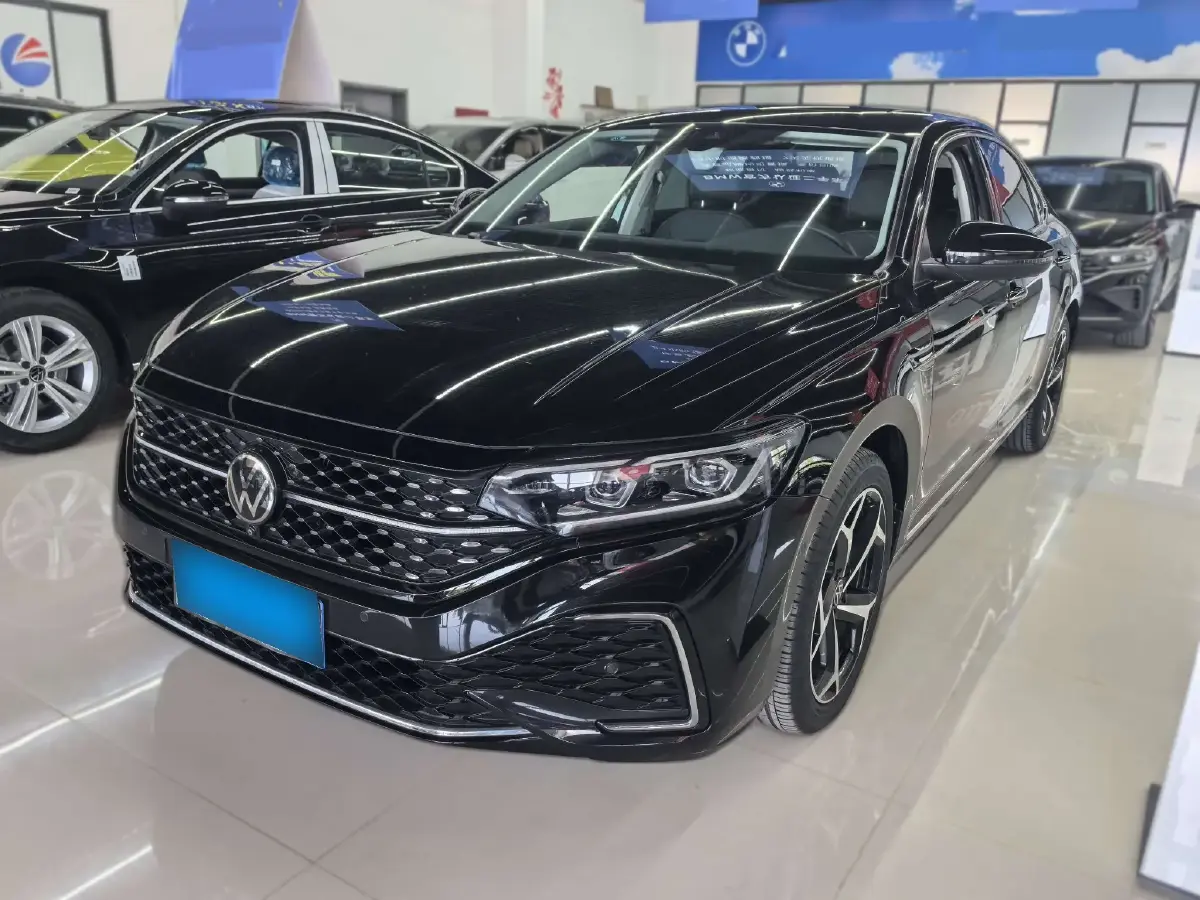 2024 Volkswagen Passat 2.0T 220HP L4 7DCT