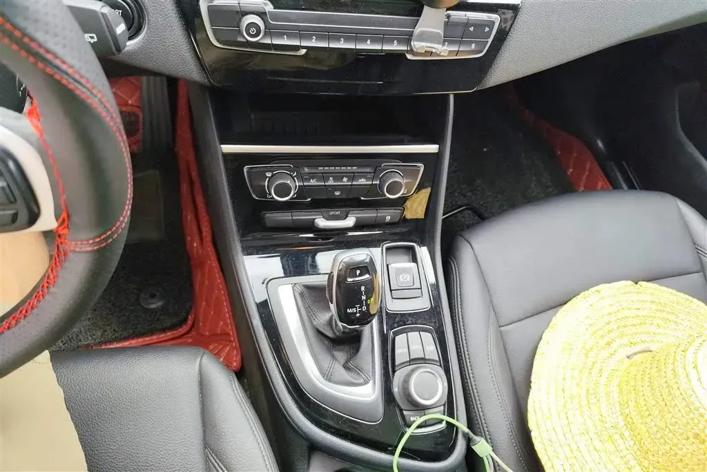 2019 BMW 2 Series SUV 1.5T 140HP L3 7DCT,autocango,china used car exporter,china ev exporter,chinese used car exporter,chinese used ev exporter