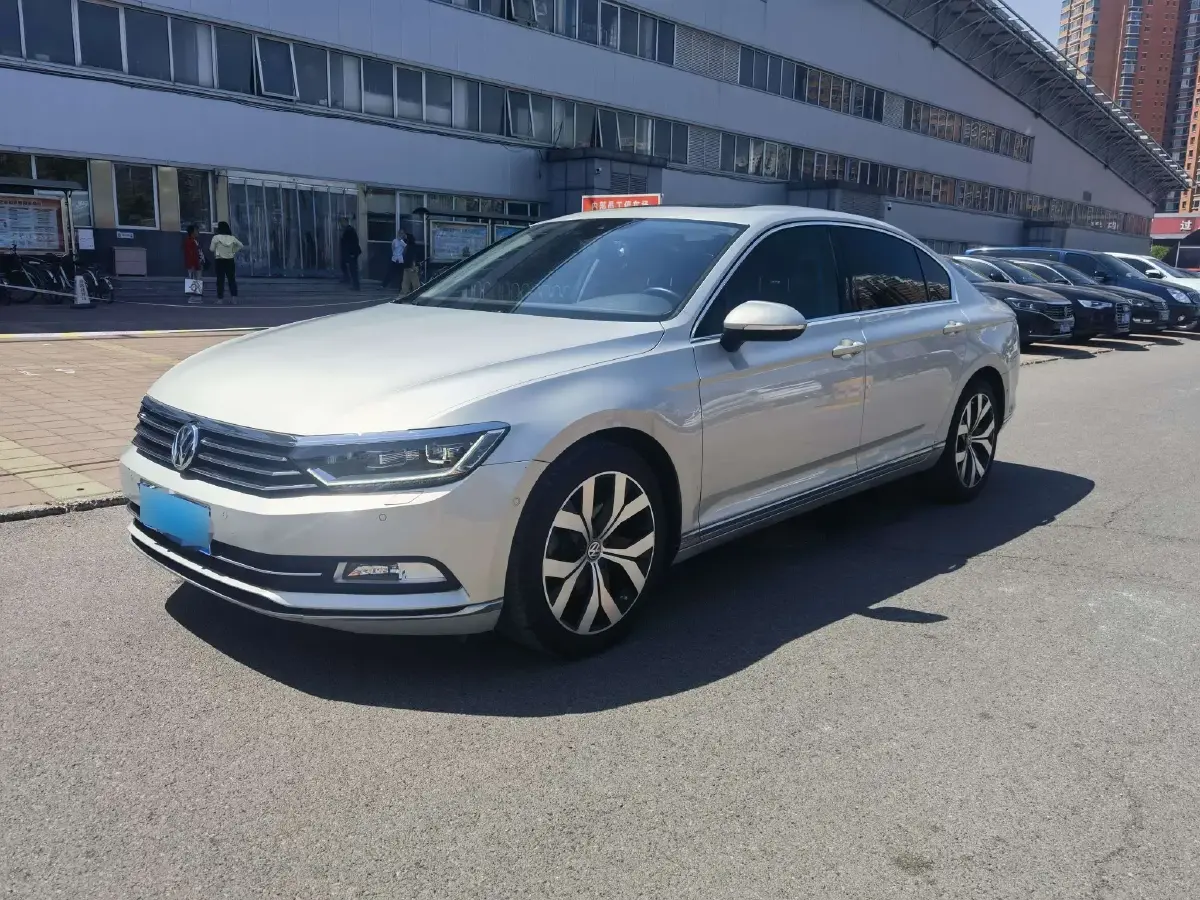 2017 Volkswagen Magotan 2.0T 220HP L4 7DCT