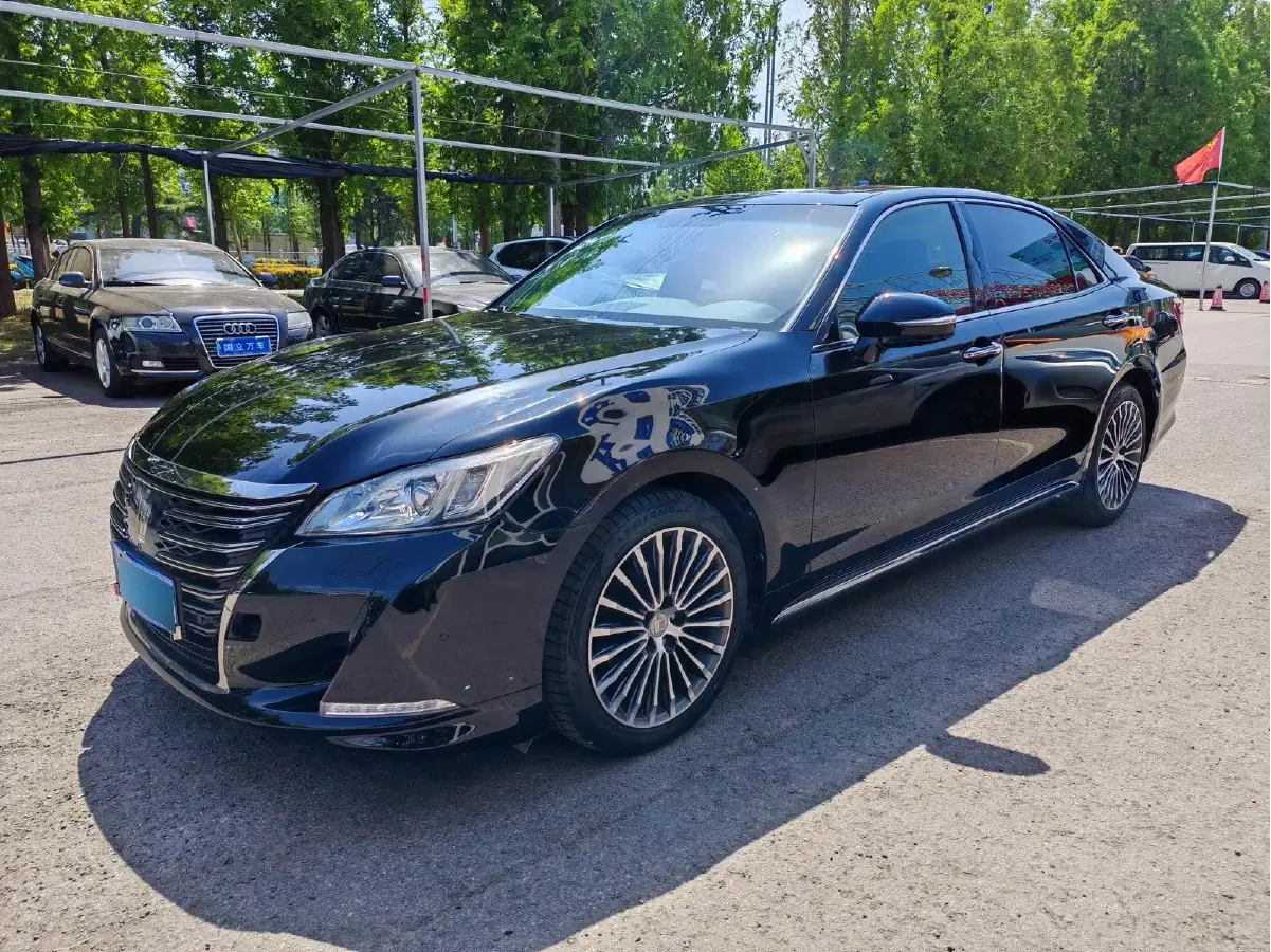 2018 Toyota Crown 2.0T 235HP L4 8AT