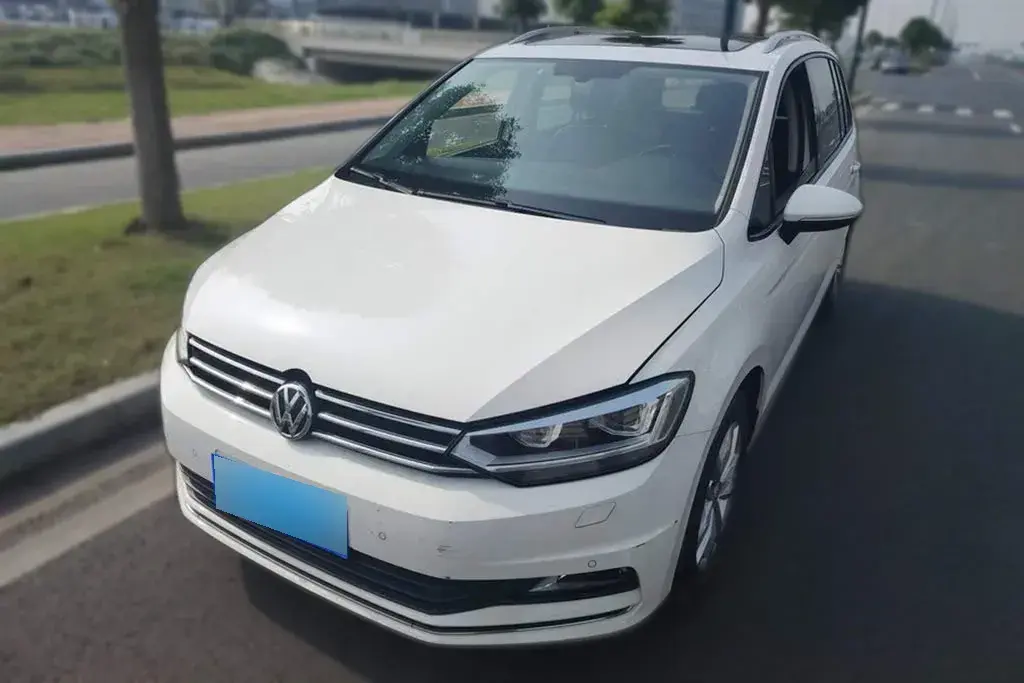 2016 Volkswagen Touran 1.4T 150HP L4 7DCT