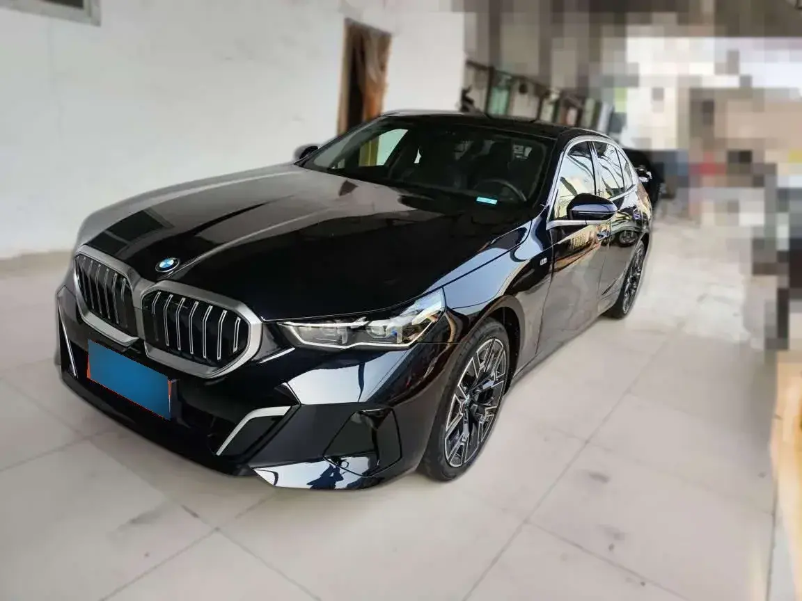 2024 BMW 5 Series 2.0T 258HP L4 8AT