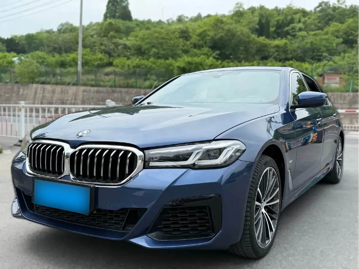 2022 BMW 5 Series 2.0T 252HP L4 8AT
