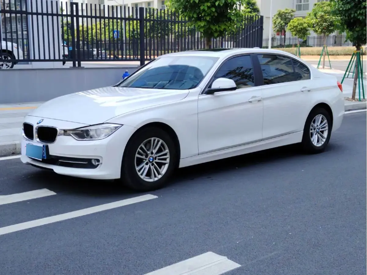 2013 BMW 3 Series 2.0T 184HP L4 8AT