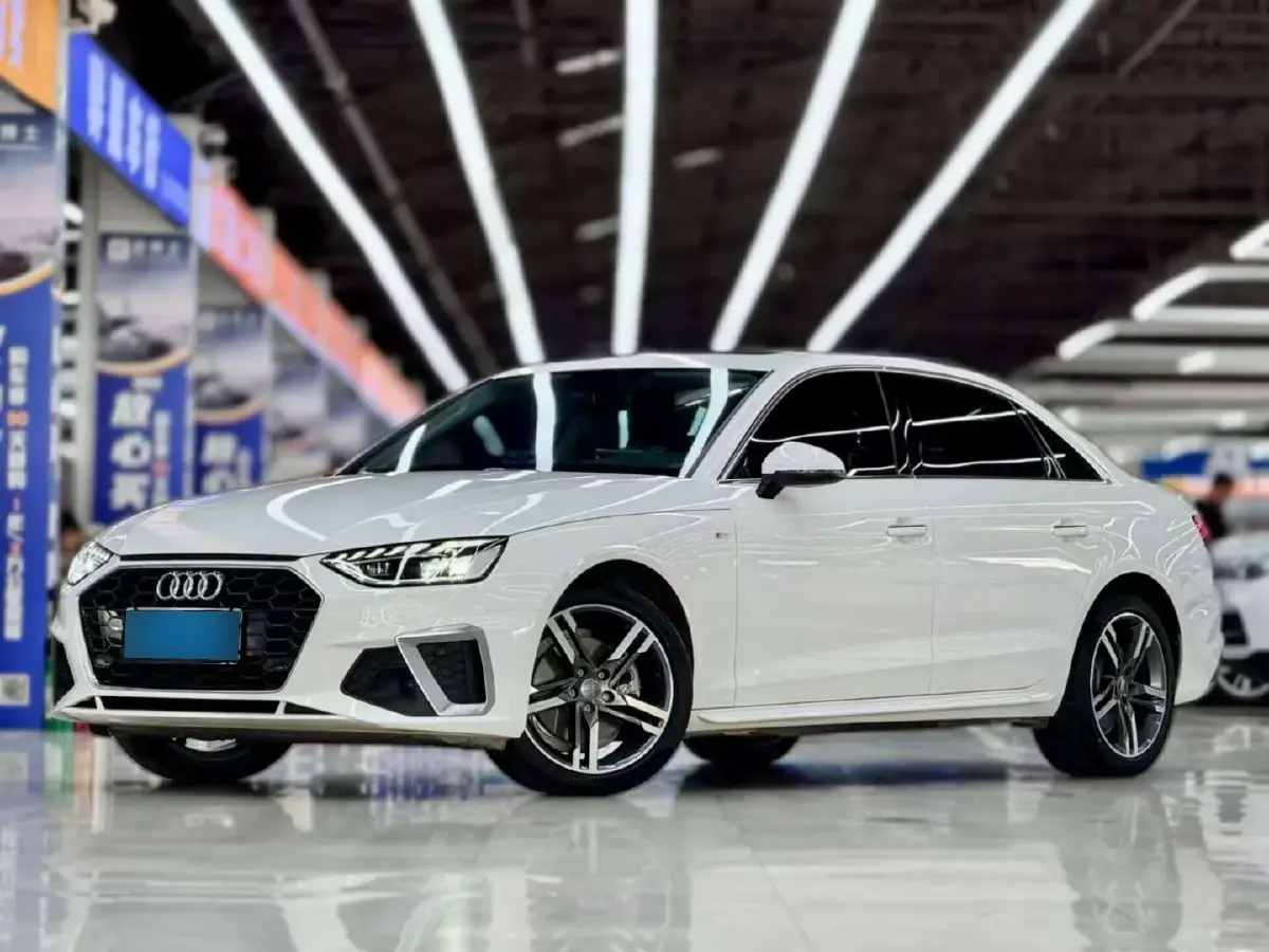 2022 Audi A4L 2.0T 190HP L4 7DCT