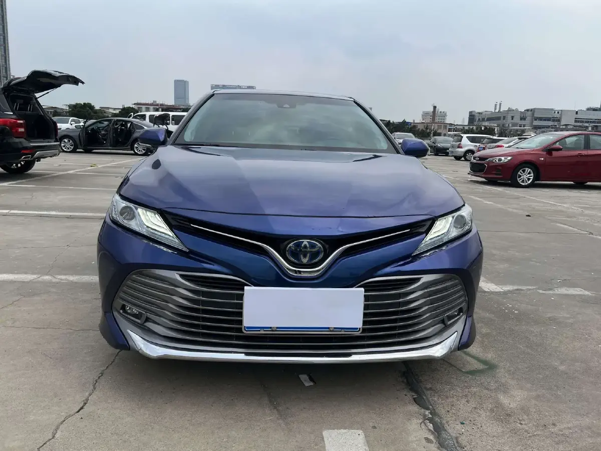 2018 Toyota Camry 2.5L 178HP L4 E-CVT Hybrid