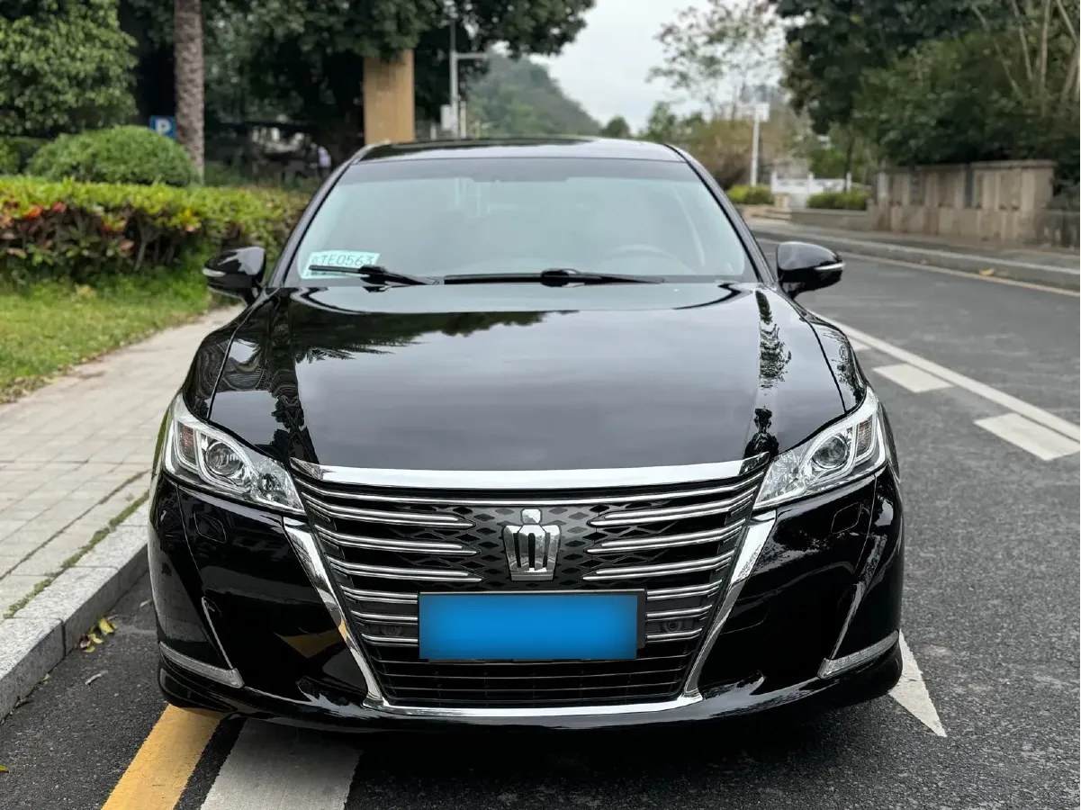 2015 Toyota Crown 2.5L 193HP V6 6AT,autocango,china used car exporter,china ev exporter,chinese used car exporter,chinese used ev exporter