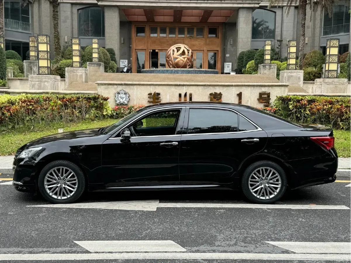 2015 Toyota Crown 2.5L 193HP V6 6AT,autocango,china used car exporter,china ev exporter,chinese used car exporter,chinese used ev exporter