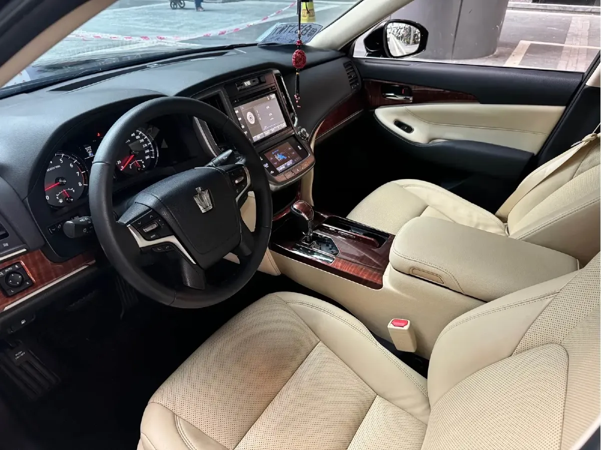 2015 Toyota Crown 2.5L 193HP V6 6AT,autocango,china used car exporter,china ev exporter,chinese used car exporter,chinese used ev exporter