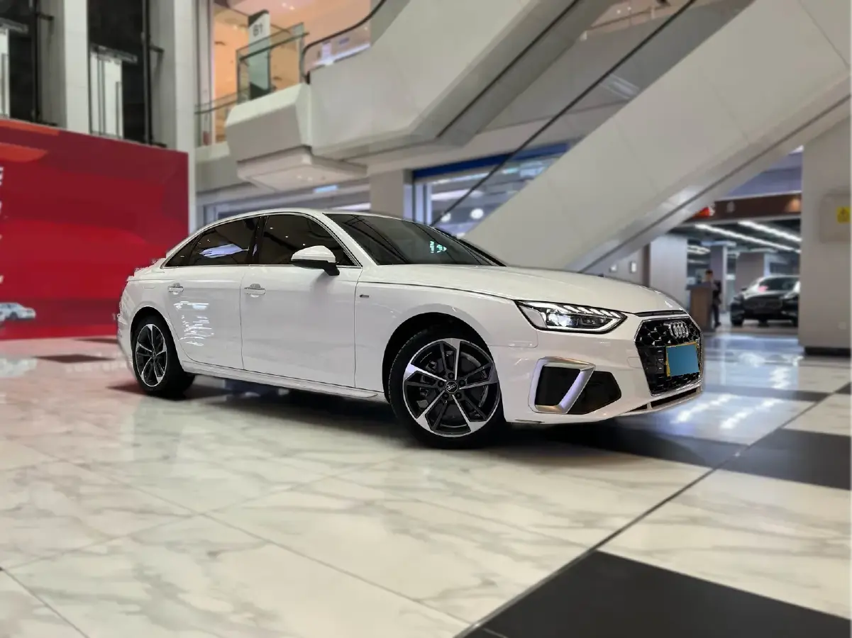 2023 Audi A4L 2.0T 190HP L4 7DCT