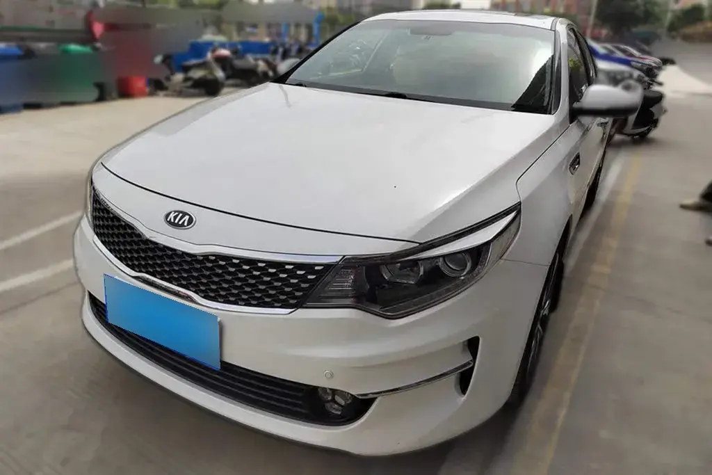 2017 Kia K5 2.0L 161HP L4 6AT