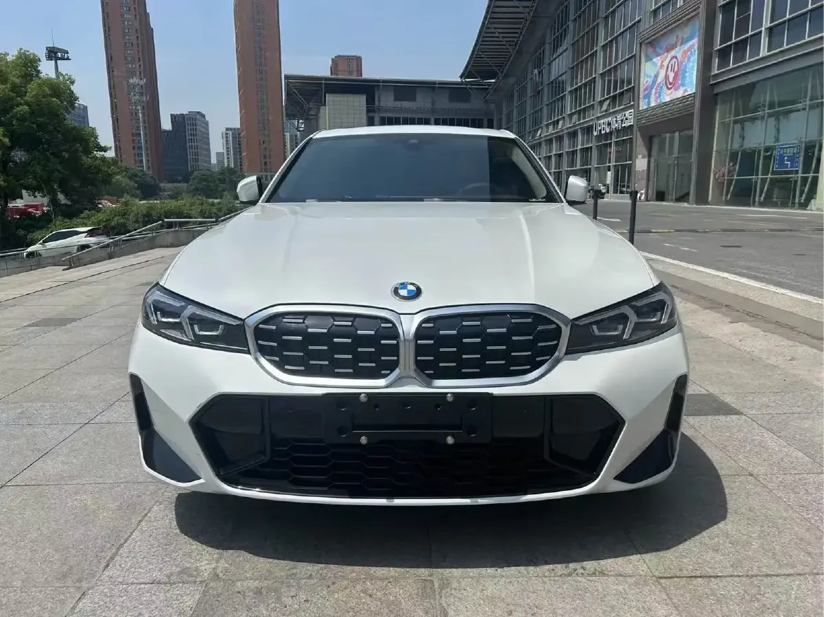 2024 BMW 3 Series 2.0T 184HP L4 8AT