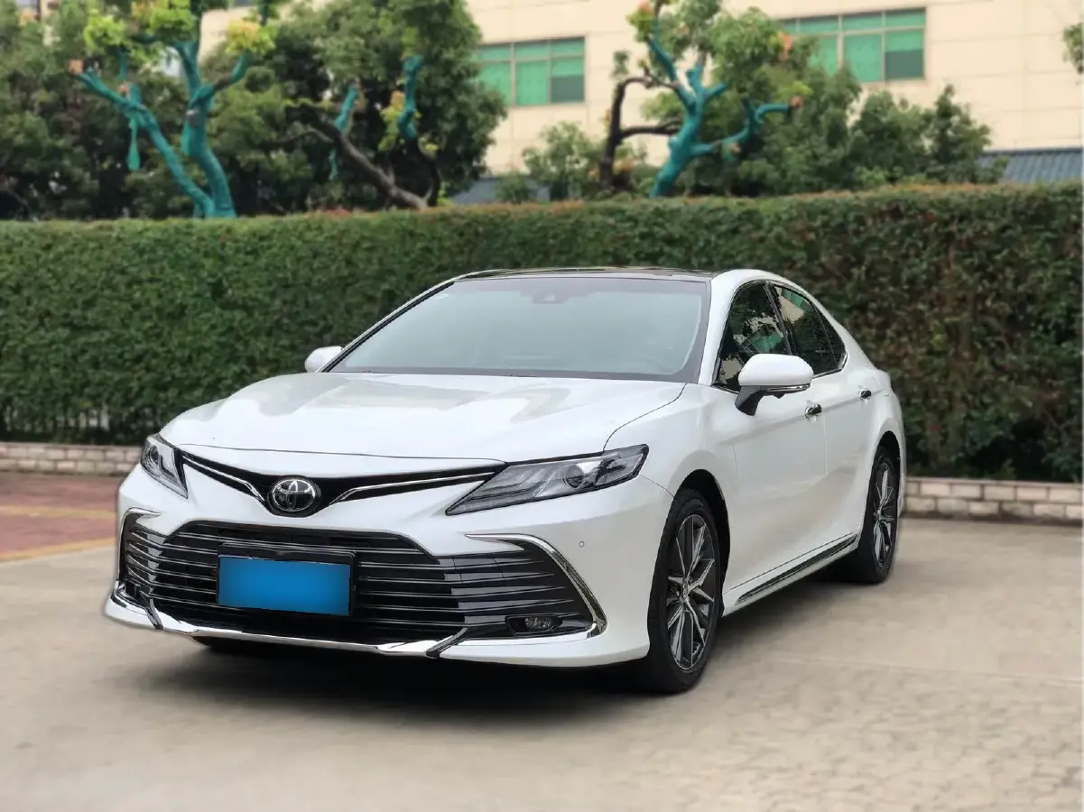 2023 Toyota Camry 2.5L 207HP L4 8AT