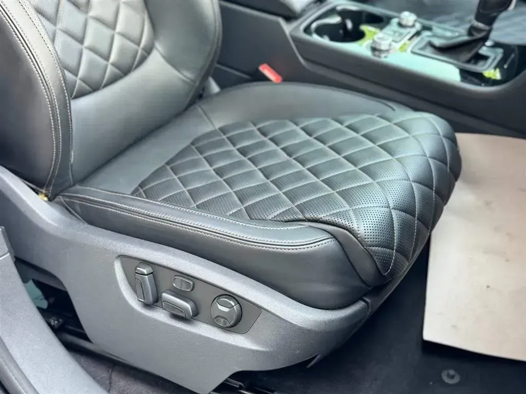 2017 Volkswagen Touareg 3.0T 320HP V6 8AT,autocango,china used car exporter,china ev exporter,chinese used car exporter,chinese used ev exporter