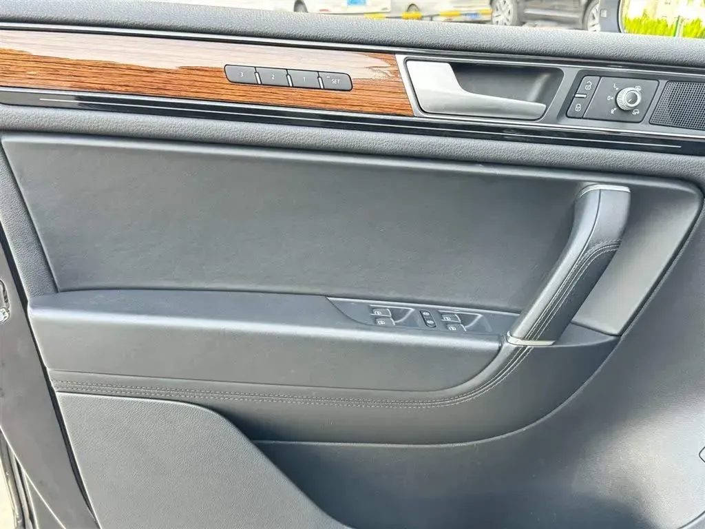 2017 Volkswagen Touareg 3.0T 320HP V6 8AT,autocango,china used car exporter,china ev exporter,chinese used car exporter,chinese used ev exporter