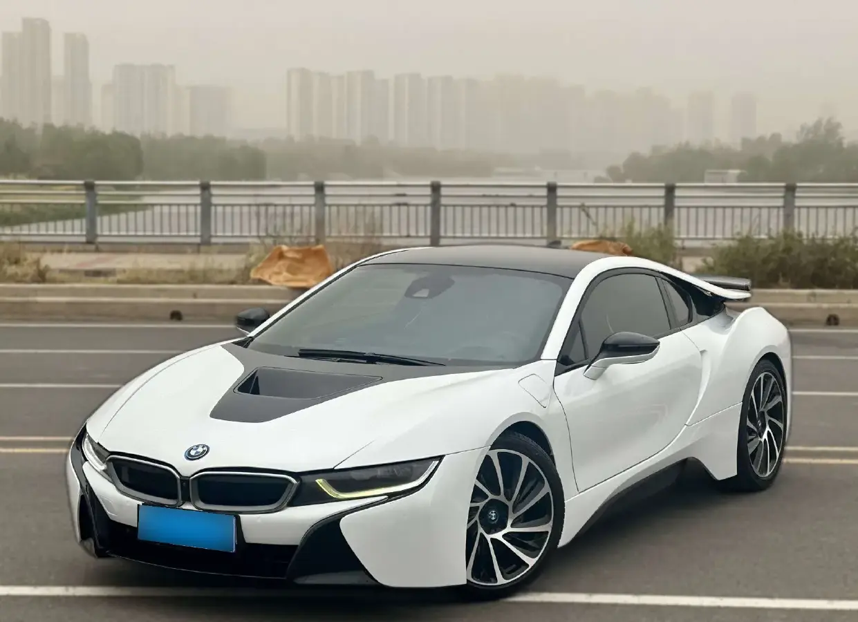 2014 BMW i8 1.5T 231HP L3 6AT PHEV 7.1KWH