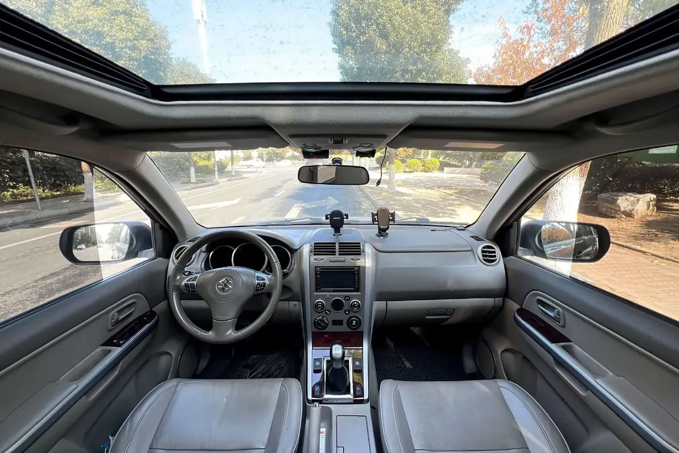 2012 Suzuki Grand Vitara 2.4L 166HP L4 5MT,autocango,china used car exporter,china ev exporter,chinese used car exporter,chinese used ev exporter