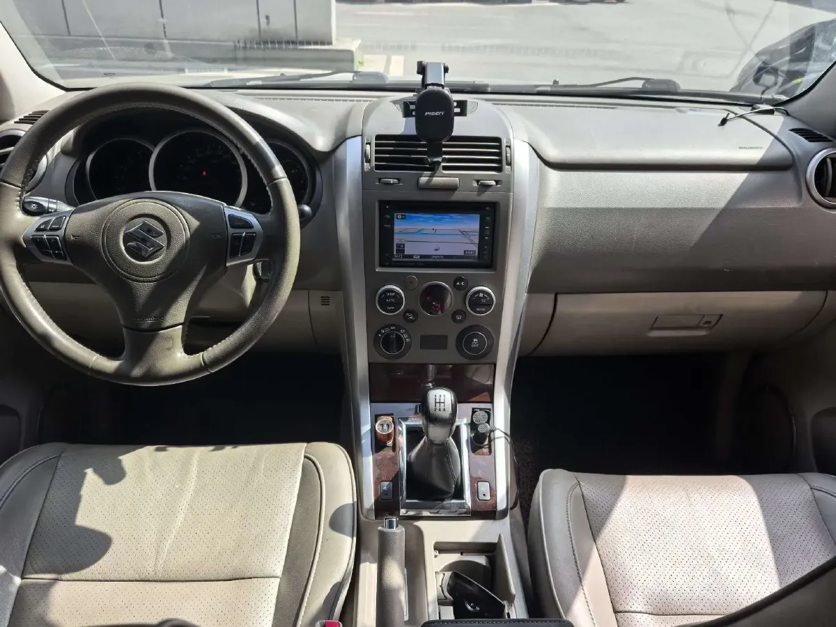 2012 Suzuki Grand Vitara 2.4L 166HP L4 5MT,autocango,china used car exporter,china ev exporter,chinese used car exporter,chinese used ev exporter