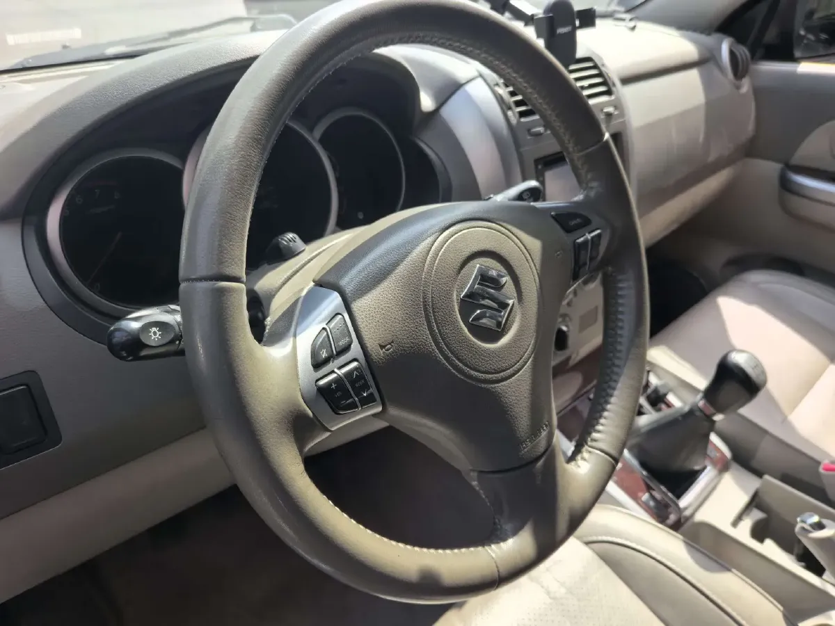 2012 Suzuki Grand Vitara 2.4L 166HP L4 5MT,autocango,china used car exporter,china ev exporter,chinese used car exporter,chinese used ev exporter