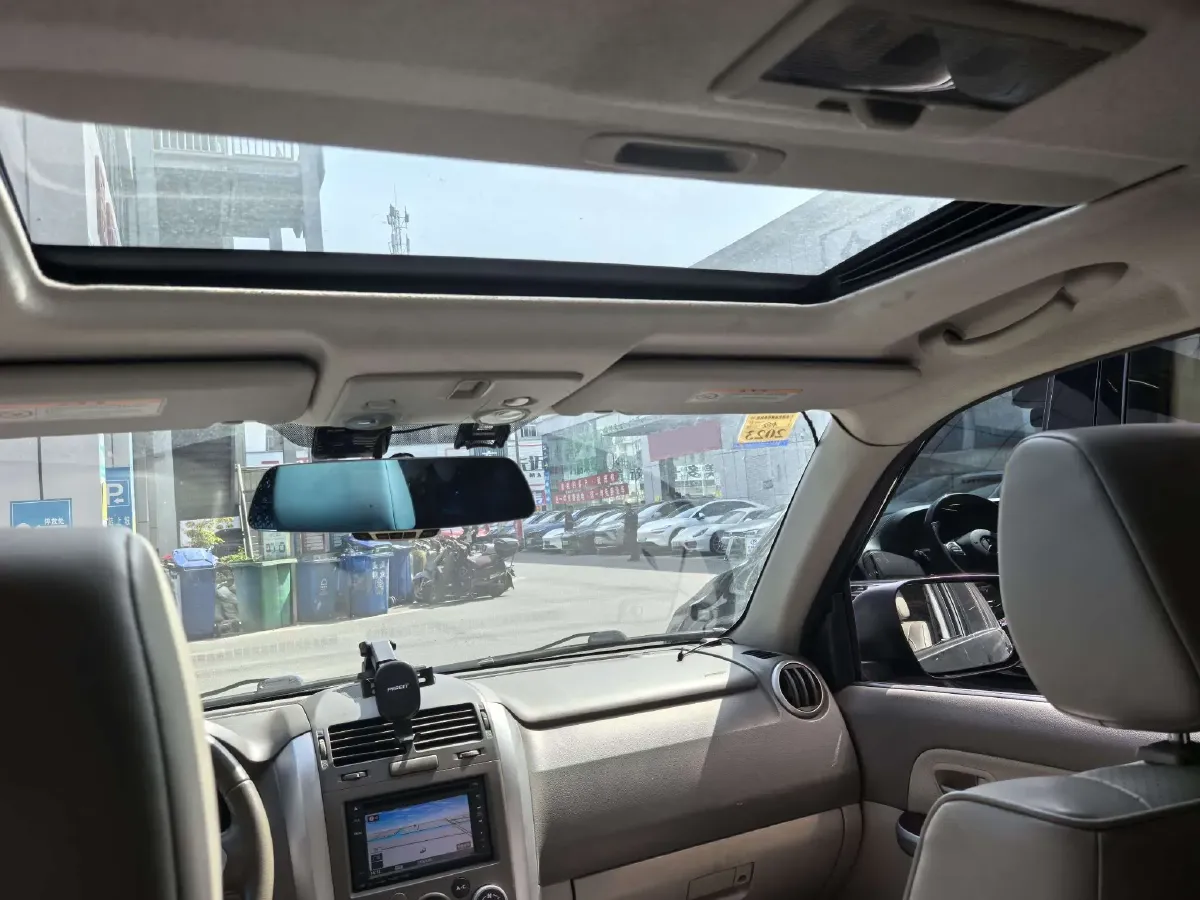 2012 Suzuki Grand Vitara 2.4L 166HP L4 5MT,autocango,china used car exporter,china ev exporter,chinese used car exporter,chinese used ev exporter