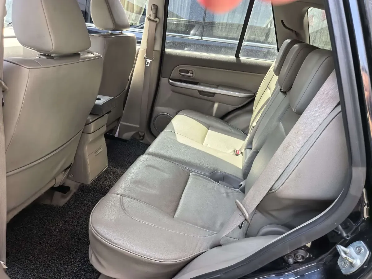 2012 Suzuki Grand Vitara 2.4L 166HP L4 5MT,autocango,china used car exporter,china ev exporter,chinese used car exporter,chinese used ev exporter